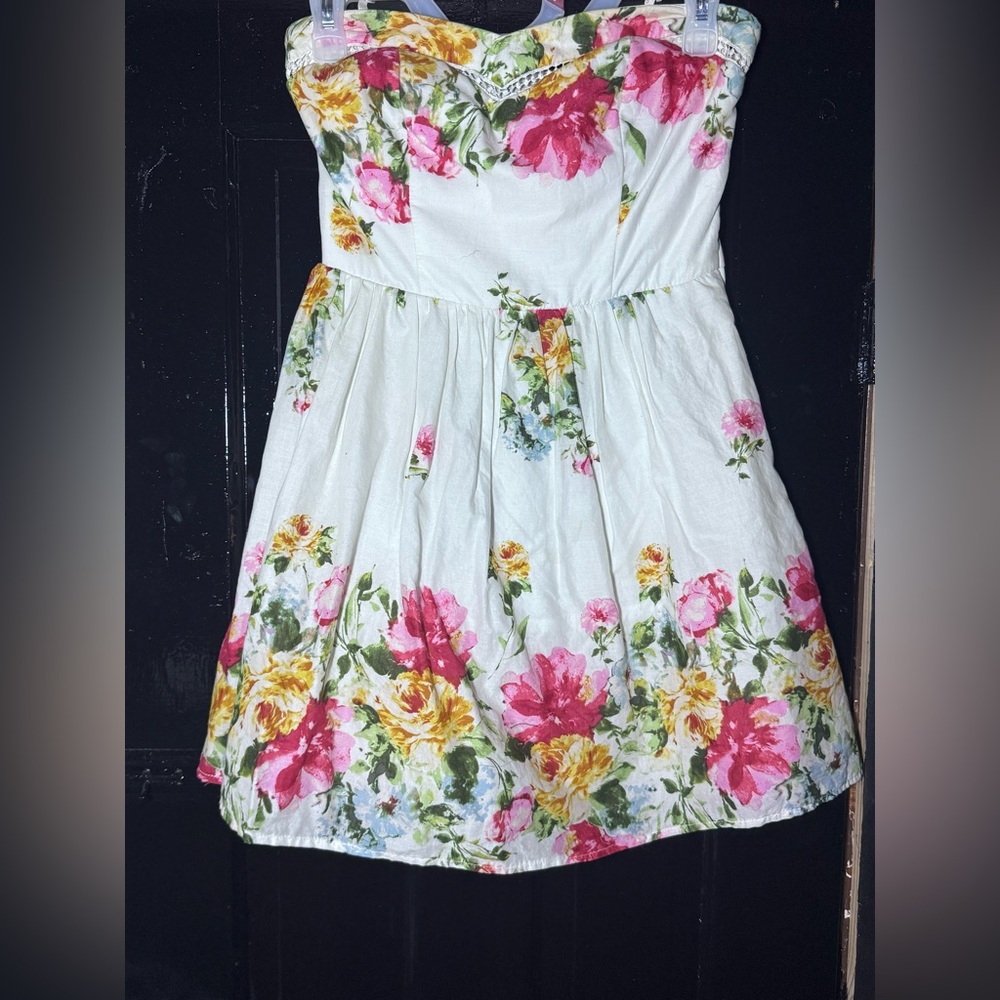 City Triangles Pleated Strapless Sundress White and Pink